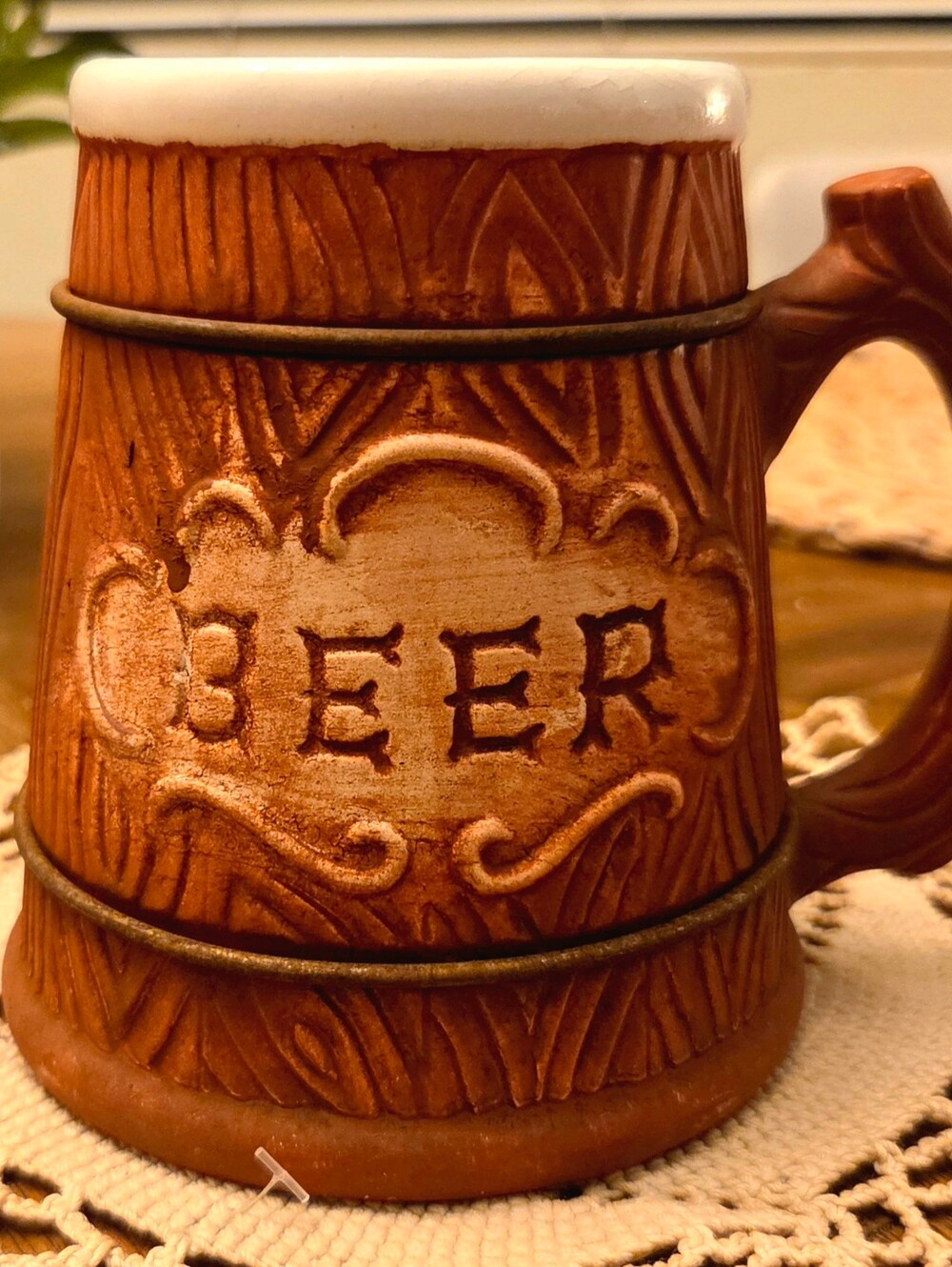 Vintage 1957 Treasure Craft Ceramic Beer Mug Stein Faux Wood Barrel 16 Oz